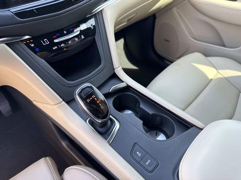Used 2017 Cadillac XT5 Premium Luxury FWD image 25