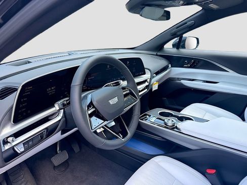 New 2025 Cadillac Lyriq Luxury image 9