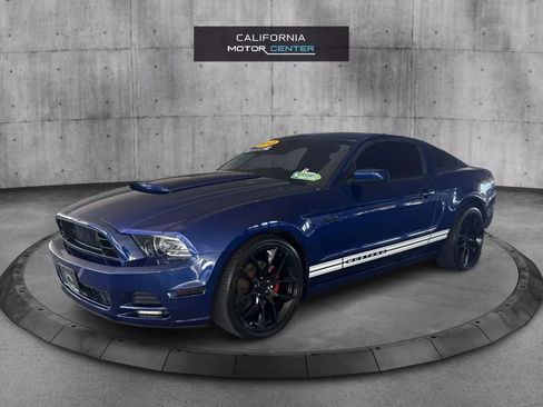 Used 2013 Ford Mustang Coupe RWD image 3