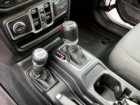 Certified 2023 Jeep Gladiator Sport image 29