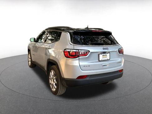 Used 2025 Jeep Compass Limited image 5