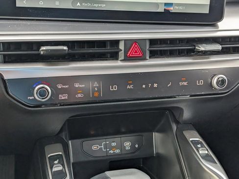 Used 2024 Kia Sorento S w/ Panoramic Sunroof Package image 30