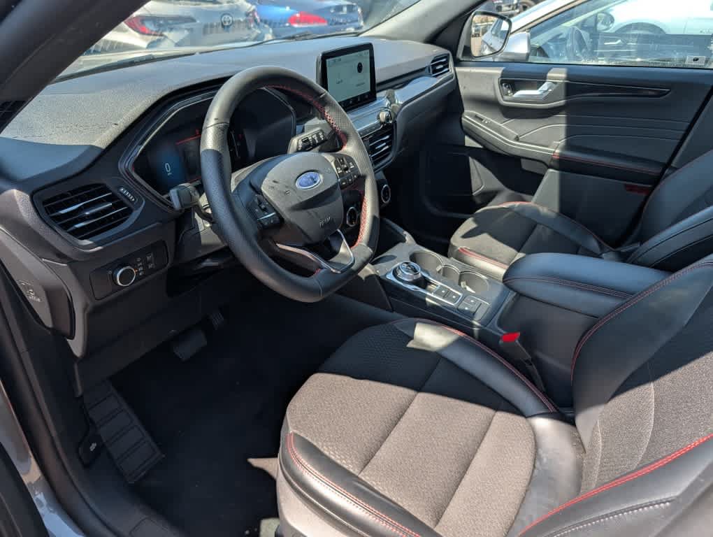 Used 2025 Ford Escape ST-Line AWD/4WD image 7