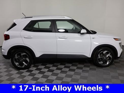 Used 2023 Hyundai Venue SEL image 9