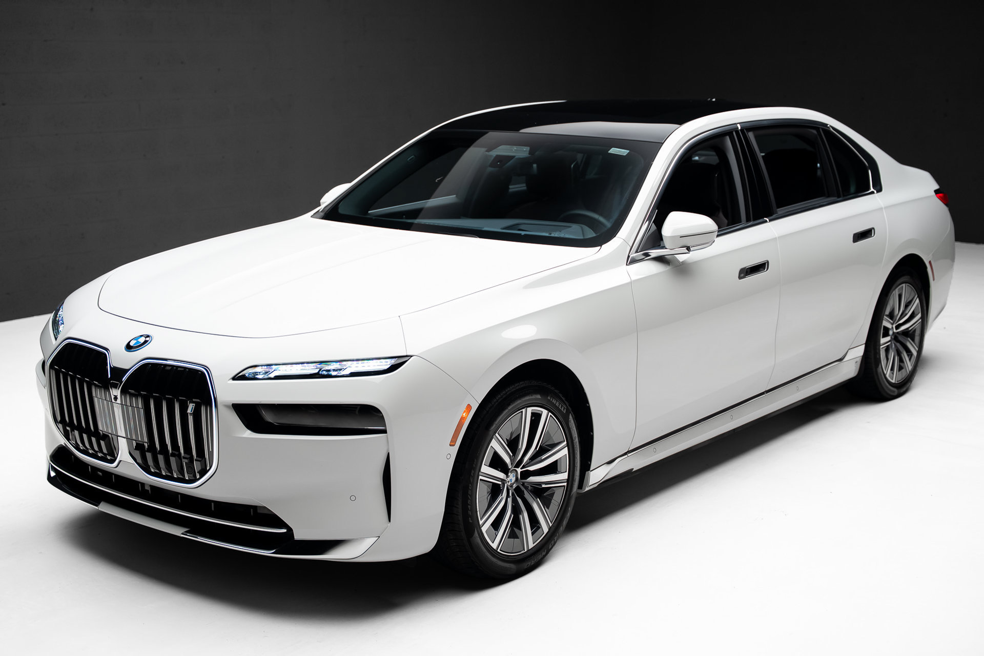Used 2024 BMW i7 eDrive50 w/ Executive Package RWD image 5