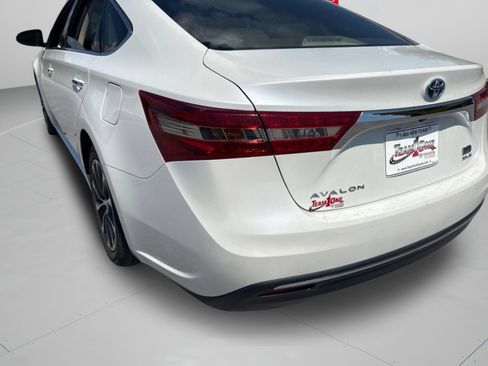 Used 2018 Toyota Avalon XLE Premium FWD image 29
