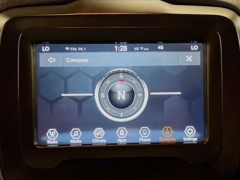 Used 2021 Jeep Renegade Latitude AWD/4WD image 13
