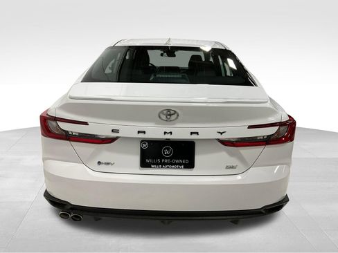 Used 2025 Toyota Camry SE FWD image 5