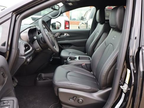 New 2026 Chrysler Pacifica Select FWD image 11