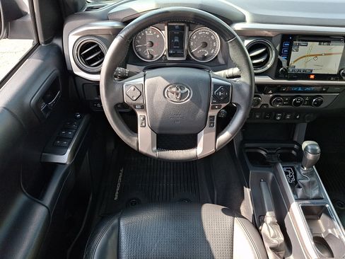 Used 2018 Toyota Tacoma Limited AWD/4WD image 11