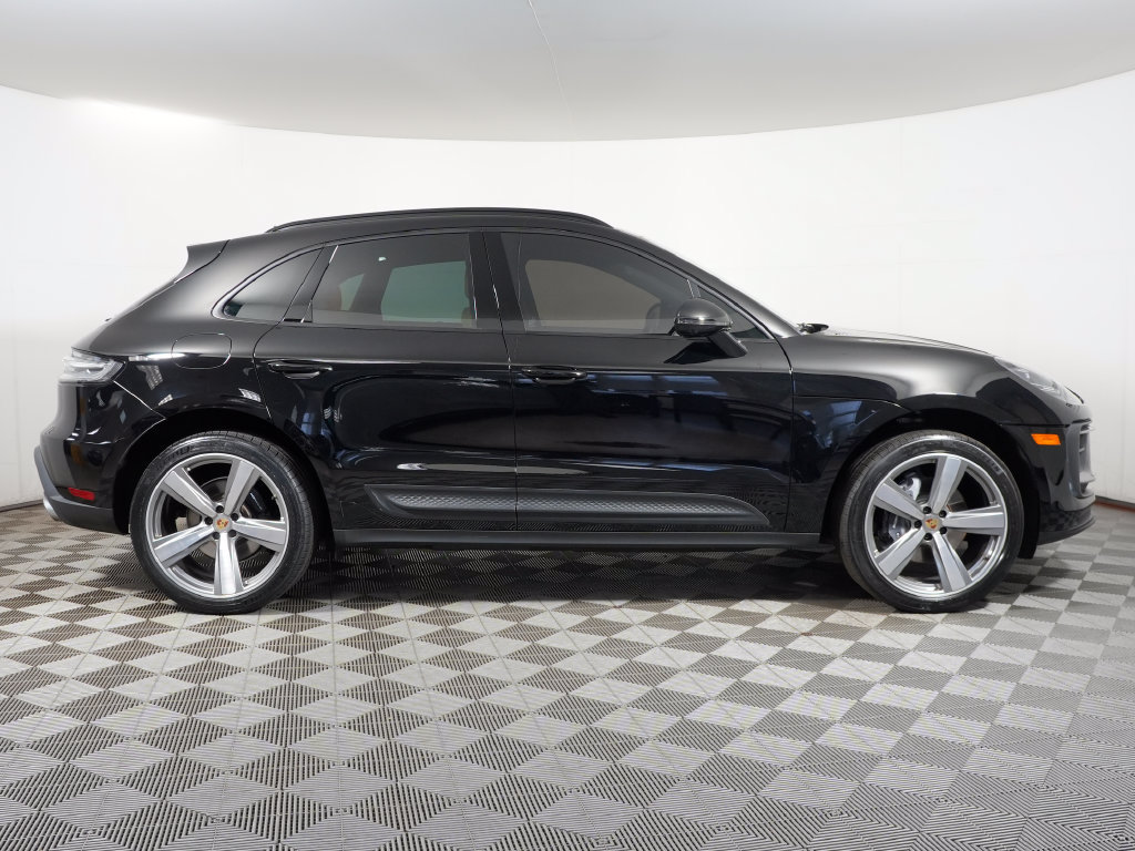 Certified 2024 Porsche Macan w/ Premium Plus Package AWD/4WD image 8