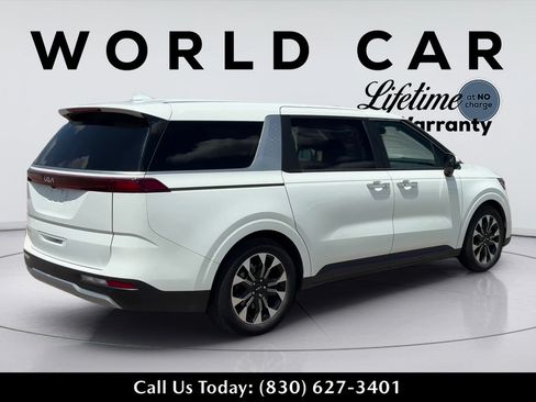 Used 2024 Kia Carnival EX FWD image 3