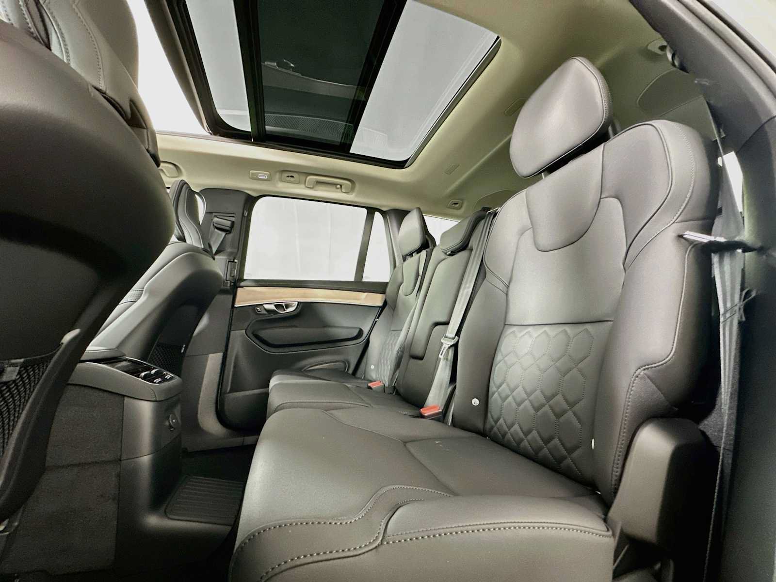 New 2026 Volvo XC90 T8 Plus w/ Protection Package Premier AWD/4WD image 22