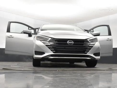 Used 2025 Nissan Versa SV FWD image 11