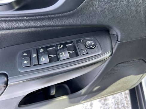 Used 2019 Jeep Cherokee Trailhawk AWD/4WD image 10