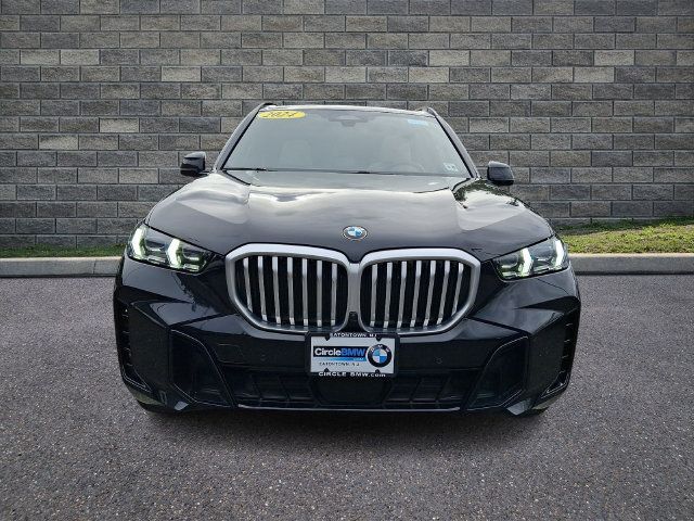 Used 2024 BMW X5 xDrive40i w/ M Sport Package AWD/4WD image 2