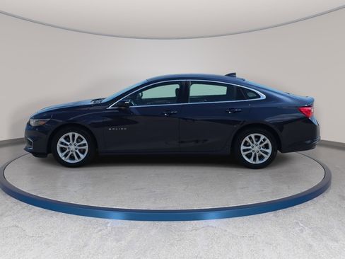 Used 2017 Chevrolet Malibu LT image 8