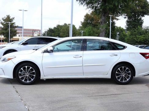 Used 2017 Toyota Avalon XLE Premium FWD image 3