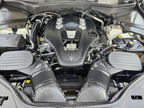 Used 2019 Maserati Levante image 23