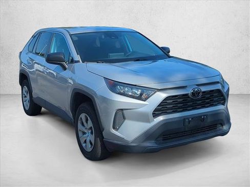 Used 2022 Toyota RAV4 LE FWD image 3
