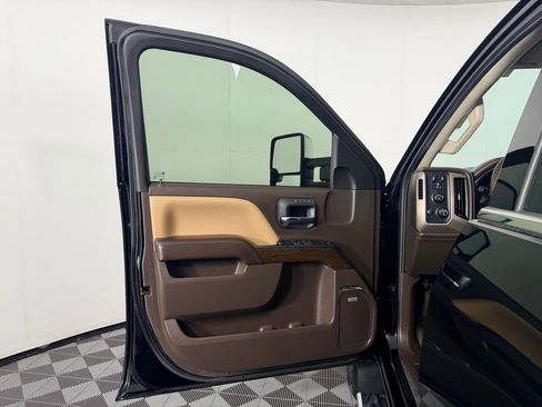 Used 2017 GMC Sierra 3500 Denali w/ Duramax Plus Package image 24