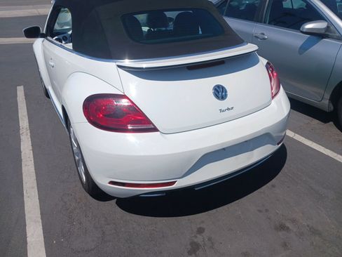 Used 2017 Volkswagen Beetle 1.8T Classic FWD image 4