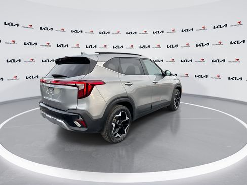 Used 2025 Kia Seltos EX FWD image 8