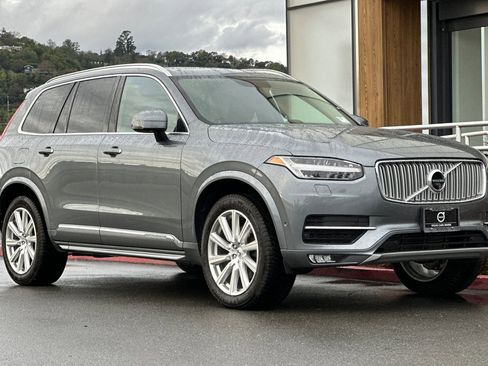 Used 2017 Volvo XC90 T6 Inscription w/ Vision Package image 9