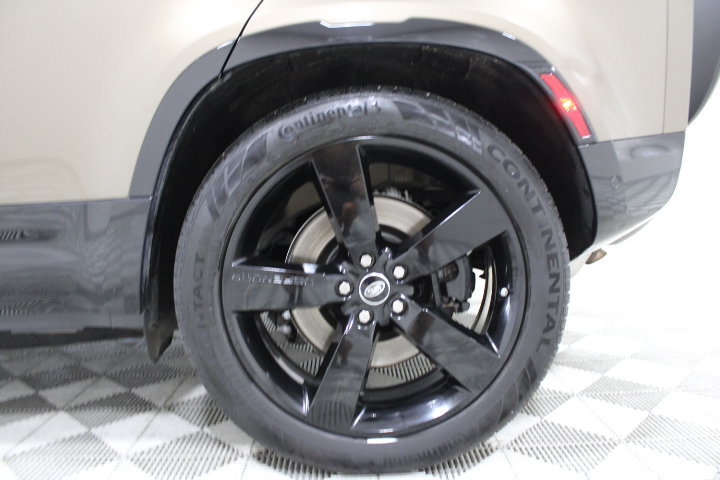 Used 2021 Land Rover Defender 110 X-Dynamic SE AWD/4WD image 48