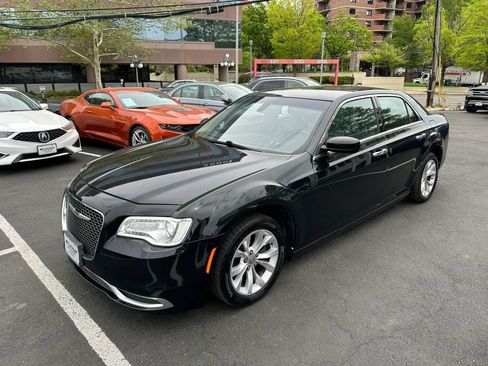 Used 2015 Chrysler 300 Limited image 4