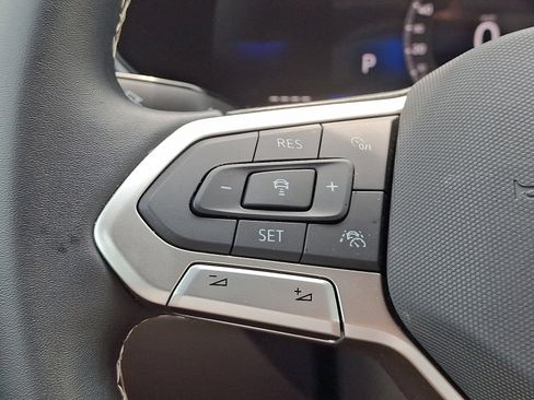 Used 2024 Volkswagen Taos SE image 21