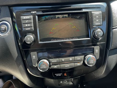 Used 2019 Nissan Rogue SV AWD/4WD image 19