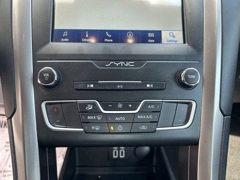 Used 2020 Ford Fusion SE image 29
