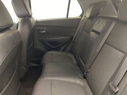 Used 2022 Chevrolet Trax LT w/ LT Convenience Package image 18