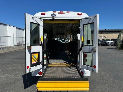 Used 2014 Chevrolet Express 3500 image 8