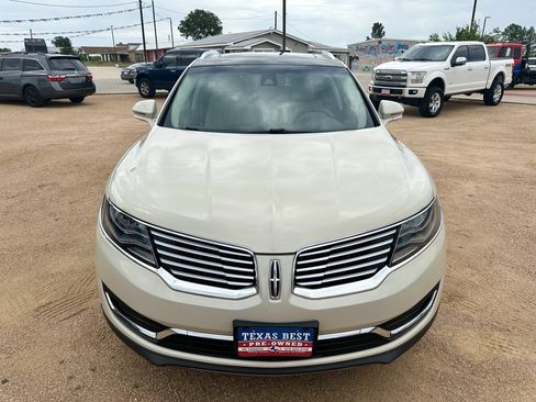 Used 2016 Lincoln MKX Reserve w/ Luxury Package FWD image 3