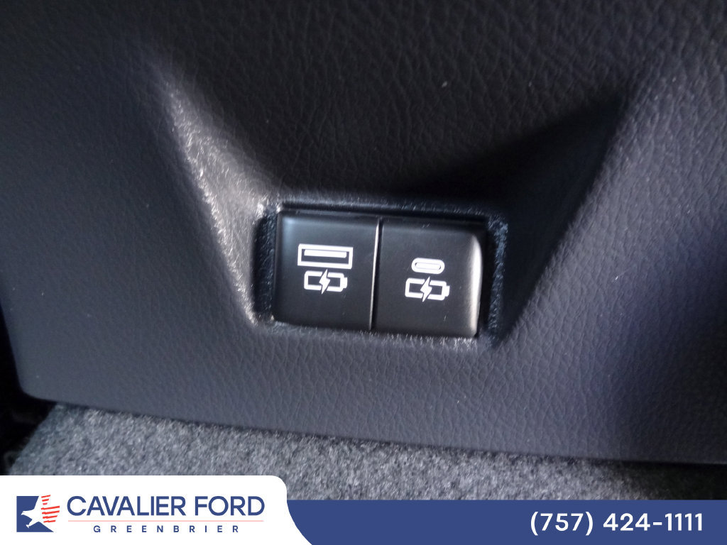 Used 2025 Toyota Camry SE FWD image 11
