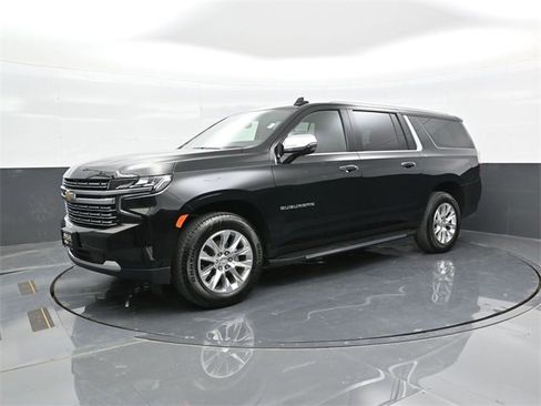 Used 2024 Chevrolet Suburban Premier w/ Advanced Technology Package image 3