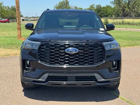 Used 2025 Ford Explorer ST-Line w/ ST-Line Street Pack AWD/4WD image 2