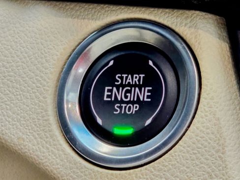 Used 2025 Cadillac CT4 Luxury image 32