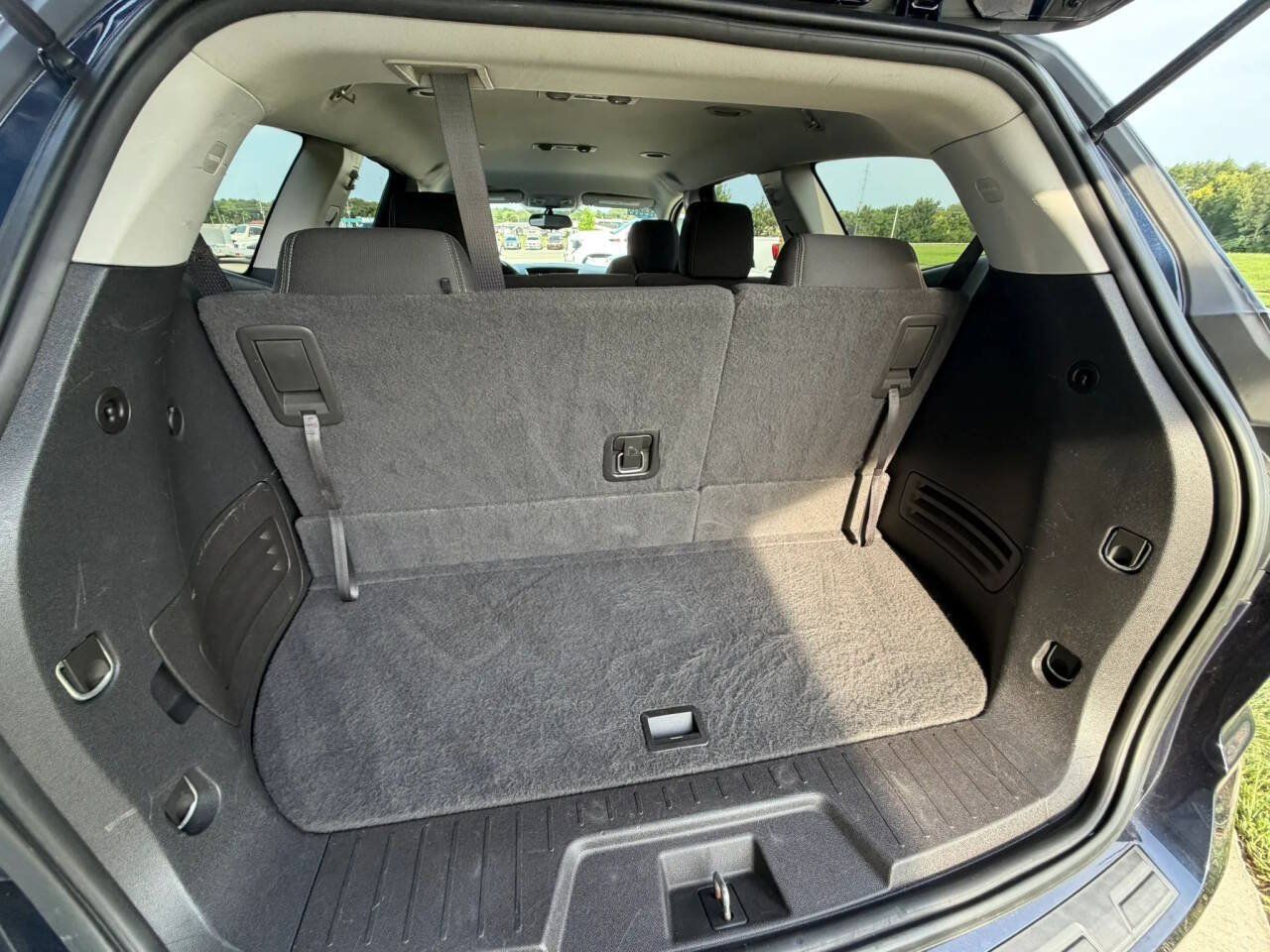 Used 2015 Chevrolet Traverse LT FWD image 21