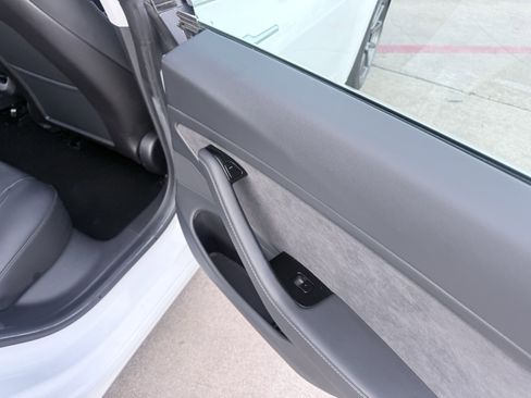 Used 2020 Tesla Model 3 Long Range image 38