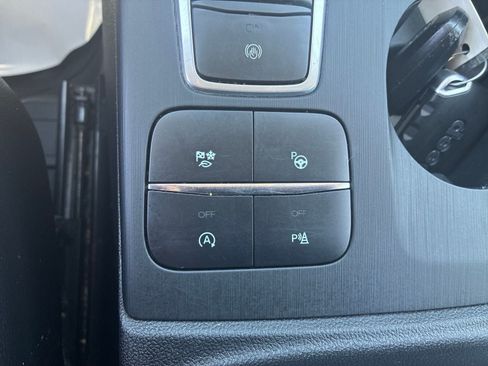 Used 2020 Ford Escape Titanium AWD/4WD image 25