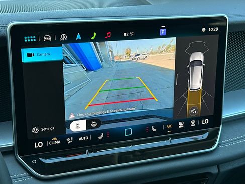 New 2025 Volkswagen Tiguan SE image 19