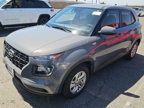 Used 2021 Hyundai Venue SE image 1
