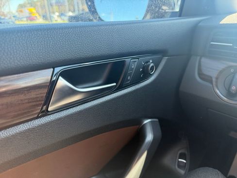 Used 2022 Volkswagen Passat 2.0T image 30