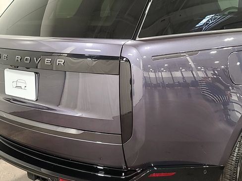 New 2026 Land Rover Range Rover Long Wheelbase SE image 18