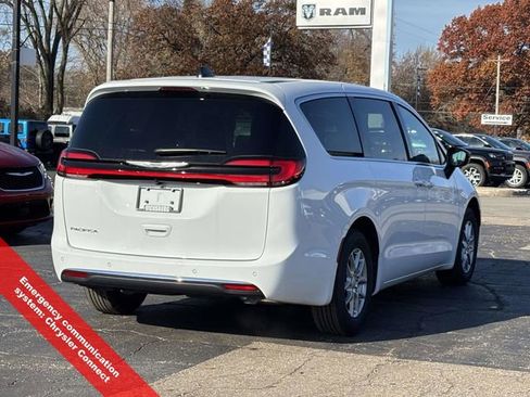 New 2026 Chrysler Pacifica Select image 39