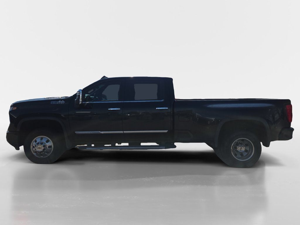 Used 2024 Chevrolet Silverado 3500 High Country w/ High Country Premium Package AWD/4WD image 2