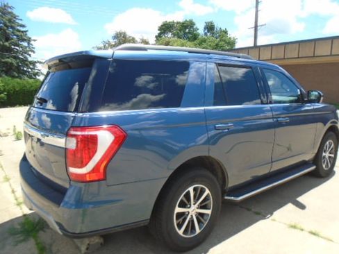 Used 2019 Ford Expedition XLT w/ Equipment Group 202A AWD/4WD image 12